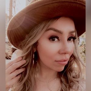 Meet your Posher, Bec